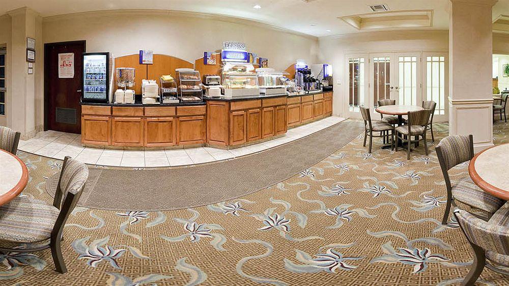 Holiday Inn Express Hotel And Suites Conroe By Ihg Exterior photo
