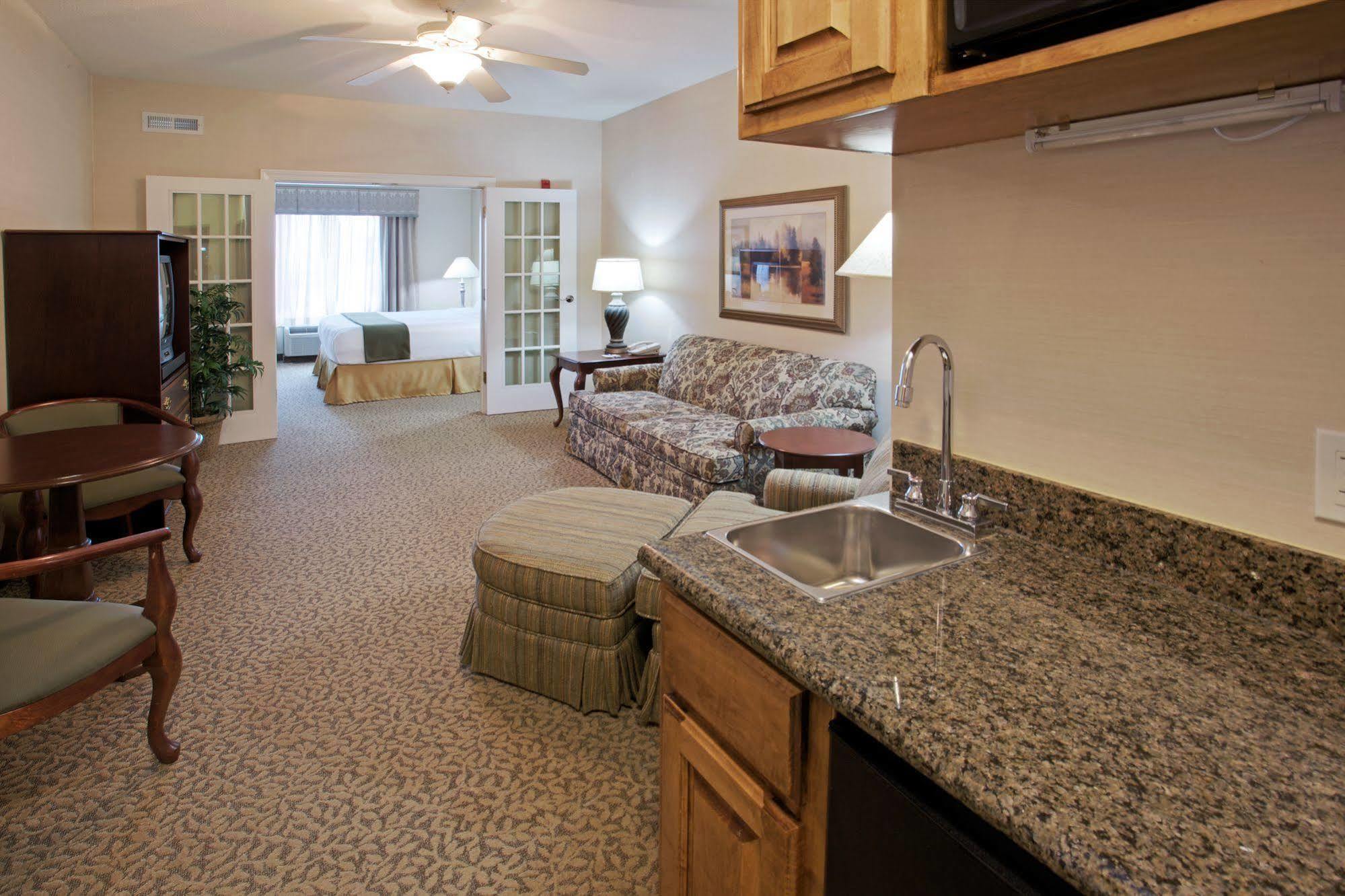 Holiday Inn Express Hotel And Suites Conroe By Ihg Exterior photo